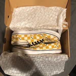 Men’s canvas yellow checkered vans